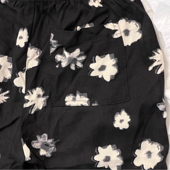 NWOT URBAN OUTFITTERS Marie Printed Cargo Pants ✨ - Picture 9 of 9